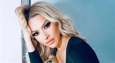 Alacağı ücret dudak uçuklatmıştı Hadise den sette poz Magazin Haberleri