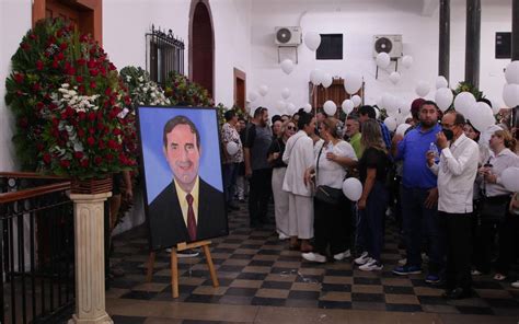 Universitarios rinden homenaje póstumo a Héctor Melesio Cuen Ojeda en