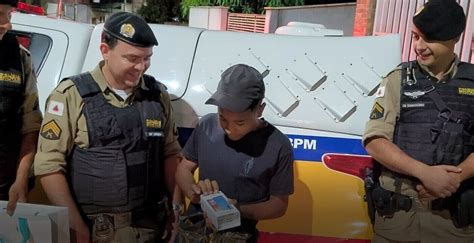 V Deo Adolescente Que N O Tem Celular Encontra Aparelho Na Rua