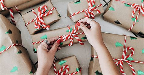 The 15 Best Recyclable Wrapping Papers for the Holidays 2021 - PureWow