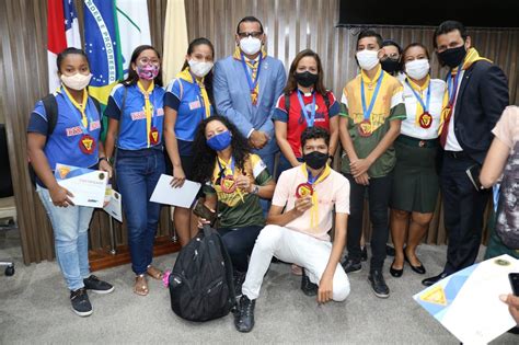 Notícias Desbravadores recebem medalhas e certificados em Sessão