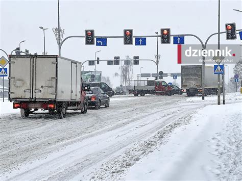 MZUK Odśnieżamy gdy jest taka potrzeba Miejska spółka zamawia sól