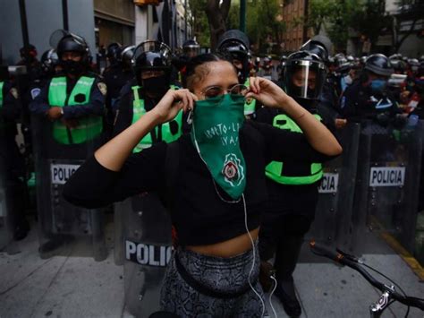 Mujeres Protestan Frente Sede De Policía Y Piden Justicia Para Melanie ~ México Noticias