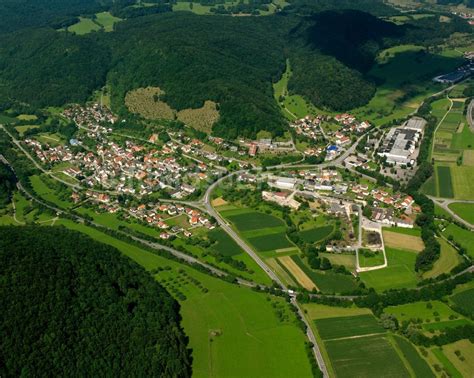 Luftaufnahme Mühlhausen im Täle Dorf Ansicht am Rande Waldgebieten