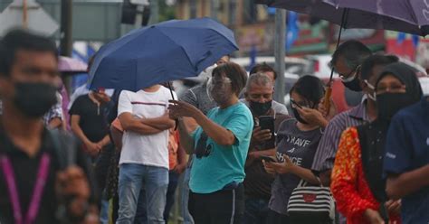 Hujan Renyai Tak Halang Orang Melaka Calon Keluar Awal Mengundi