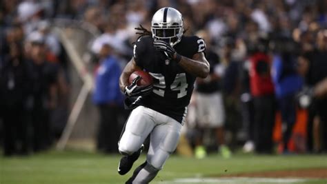 Oakland Raiders’s Marshawn Lynch Sits During National Anthem Scores Touchdown Then Sets The