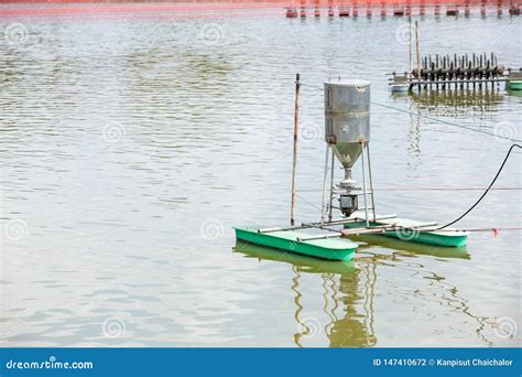 Auto Feeder Machine Floating On The Aquaculture Pond Autometic Feeder