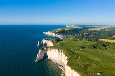 Pemandangan Tebing Etretat Yang Luas Foto Stok Unduh Gambar Sekarang