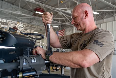 DVIDS - Images - Rescue maintainers perform Pave Hawk repairs [Image 3 ...