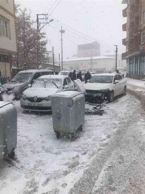 Van da kar yağışı ve buzlanma kazaya neden oldu Van Havadis Haber