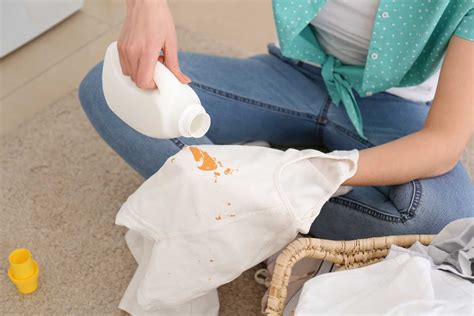 Como Usar Água Sanitária Em Roupa Branca - Como tirar manchas de roupas brancas sem usar água sanitária: método ...