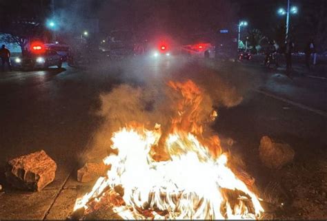 Caos Vial En La México Querétaro Por Bloqueo De Manifestantes Contraréplicapuebla Noticias