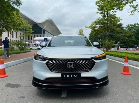 Honda Việt Nam triệu hồi Civic và HR V 2022 để thay thế khung đệm ghế lái