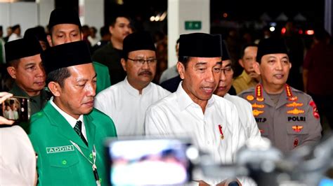 Presiden Joko Widodo Batalkan Kenaikan Uang Kuliah Tunggal Di Perguruan