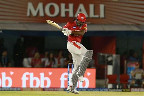 Chris Gayle smashes 24 runs in one over against RCB