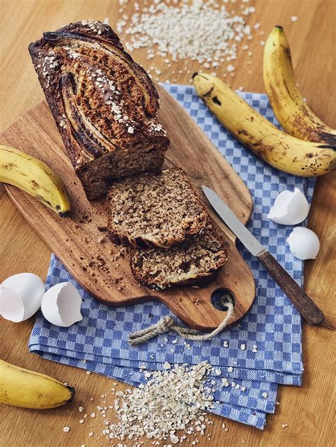 Saftiges Bananenbrot mit Haferflocken und Nüssen