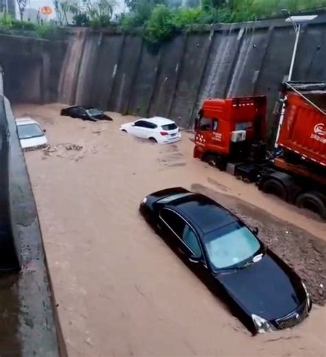 Heavy Rain In China S Chongqing Threaten Rivers Mass Evacuations