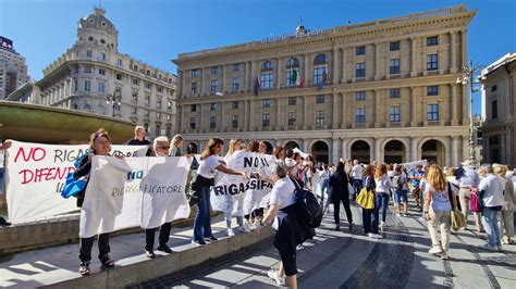 No Al Rigassificatore Di Vado Ligure Protesta Di Massa Dei Cittadini