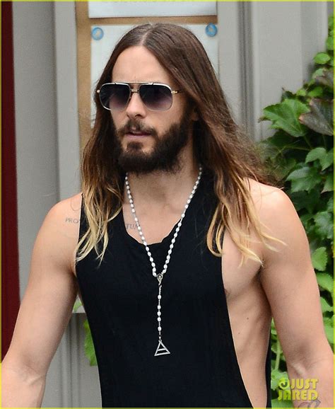 Male Celebrities Jared Leto Shows Off His Muscles And Shirtless Body