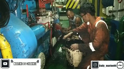 Maintenance Proses Penggantian Oli Mesin Kapal Tugboat Youtube