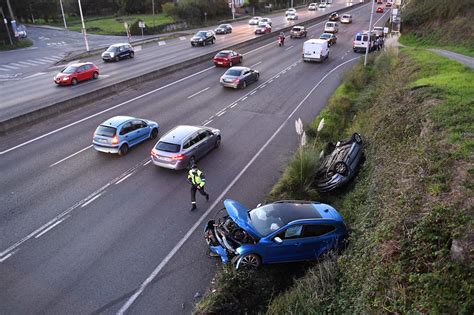 Atasco en la entrada a A Coruña desde la AP 9 por un accidente en