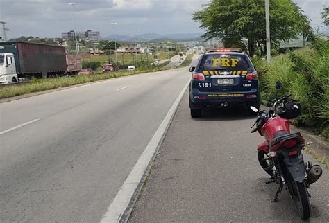 Homem é detido após tentar fugir por 3 Km moto roubada em abordagem