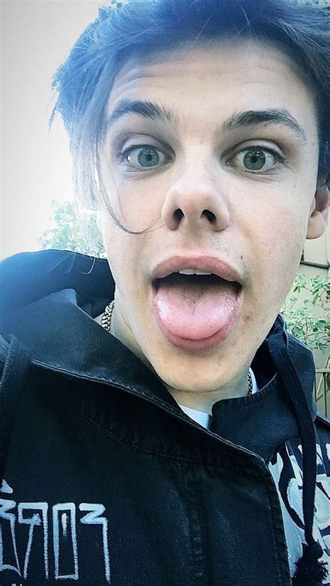 Pin By Amanda On Yungblud Dominic Harrison Cute Celebrities Black Heart