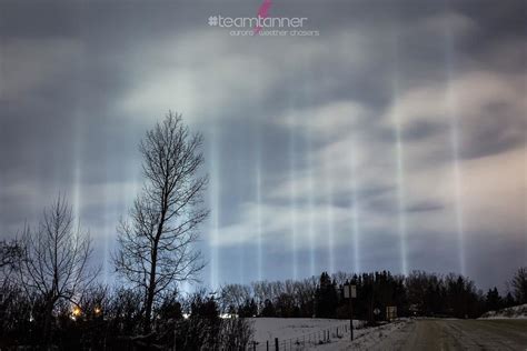 Alberta Storm Chaser Captures Unreal ‘Light Pillars’ Beaming Into Night ...