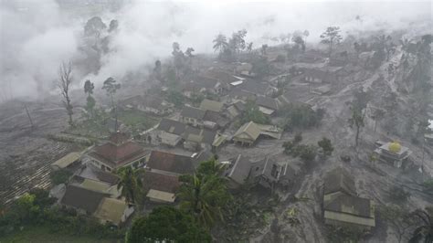 Cuaca Baik Tim Sar Lanjutkan Evakuasi Letusan Gunung Semeru Vlix Id