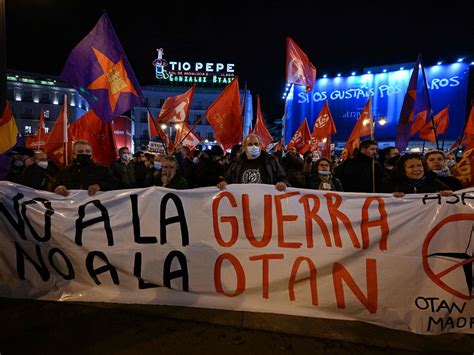 Da Roma A Londra I Pacifisti In Piazza Per Sostenere L Ucraina La Stampa