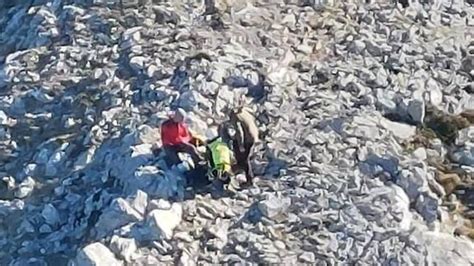 Evacuado en helicóptero un montañero herido en el pico Susarón