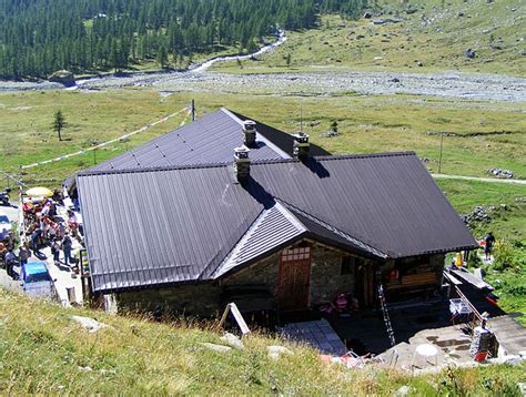 Rifugi E Siccit Sulle Alpi Occidentali C Chi Sceglie Di Aprire In