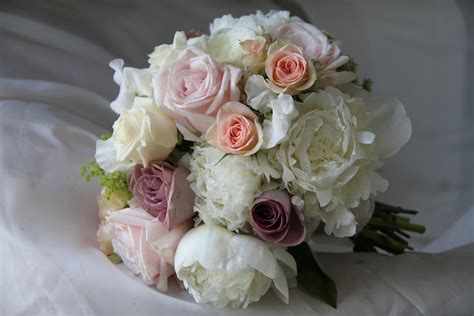 The Flower Magician: Romantic Rose Wedding Bouquet