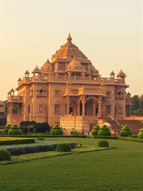 Top 7 Tourist Attractions in Ahmedabad – One in the orange jacket