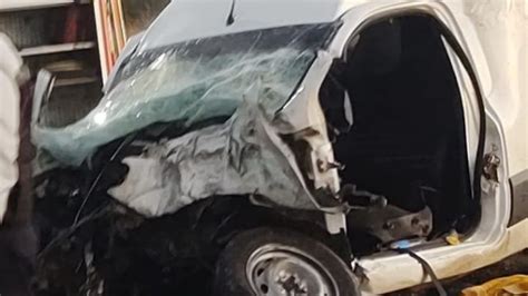 Impresionante accidente entre una camioneta y un camión en la ruta 7