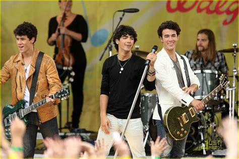 The Jonas Brothers' Central Park Party | Photo 189901 - Photo Gallery ...