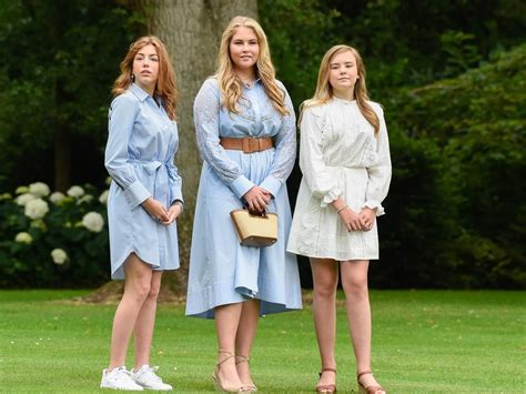 Koninklijke Familie Poseert Voor Pers Tijdens Zomerfotosessie Nu