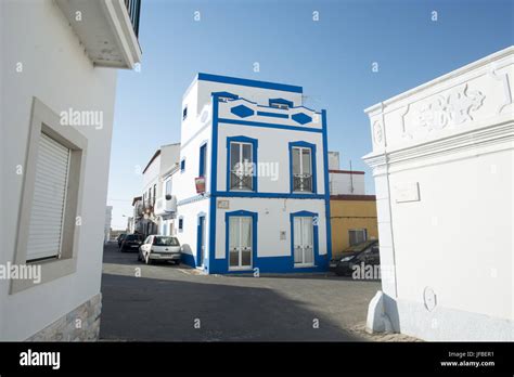 Cabanas portugal hi-res stock photography and images - Alamy