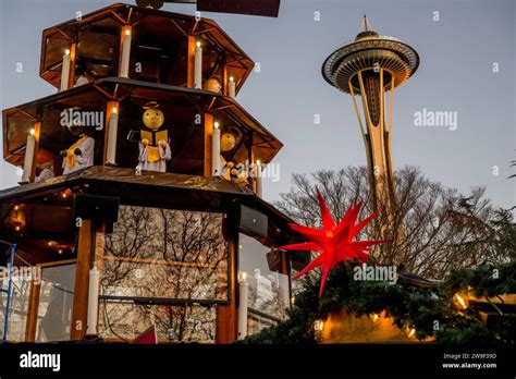 Seattle Christmas Market Scene With Holiday Lights Christmas Pyramid