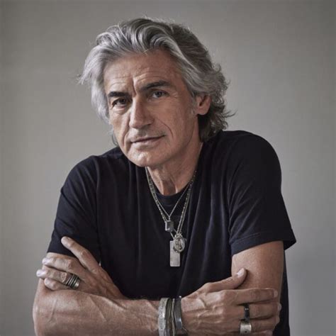 LUCIANO LIGABUE IN TOUR NEI TEATRI PIU BELLI D ITALIA Exclusive