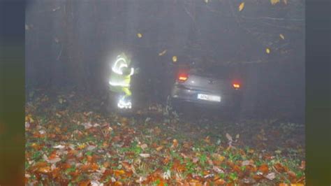 Autofahrer kommt bei Neuenbürg im Nebel von Straße ab Bildergalerie