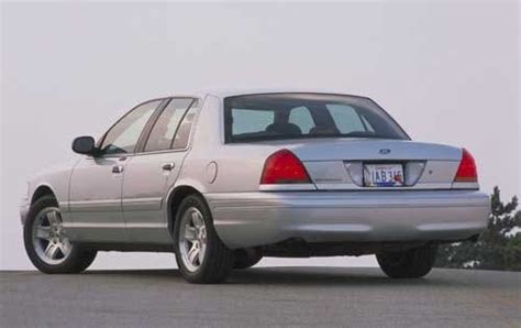 2002 Ford Crown Victoria Review Ratings Edmunds