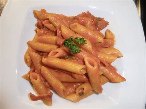 Penne Alla Vodka Penne Mit Wodka Tomatensauce Rezept Kochbar De