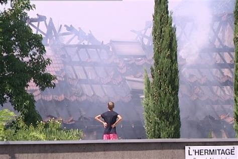 Une Maison Enti Rement D Truite Par Les Flammes Saint Martin D H Res