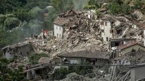 In Pictures Devastating Earthquake Flattens Towns In Central Italy