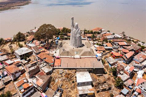 Janitzio Isla En El Lago De Patzcuaro Un Lugar Turistico Stock Photo