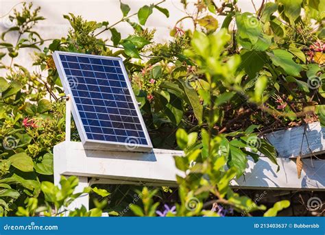 Mini Painel De Células Solares No Telhado Para Casa Ou Residencial