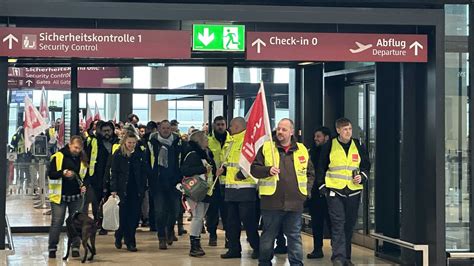 Keine Abfl Ge Am Flughafen Berlin Brandenburg Am Montag Business Live