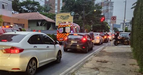 Motociclista Fica Ferido Ap S Colidir Ve Culos No Victor Konder Em