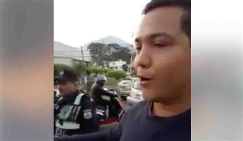 Joven graba discusión con policía que se molestaron porque grababa